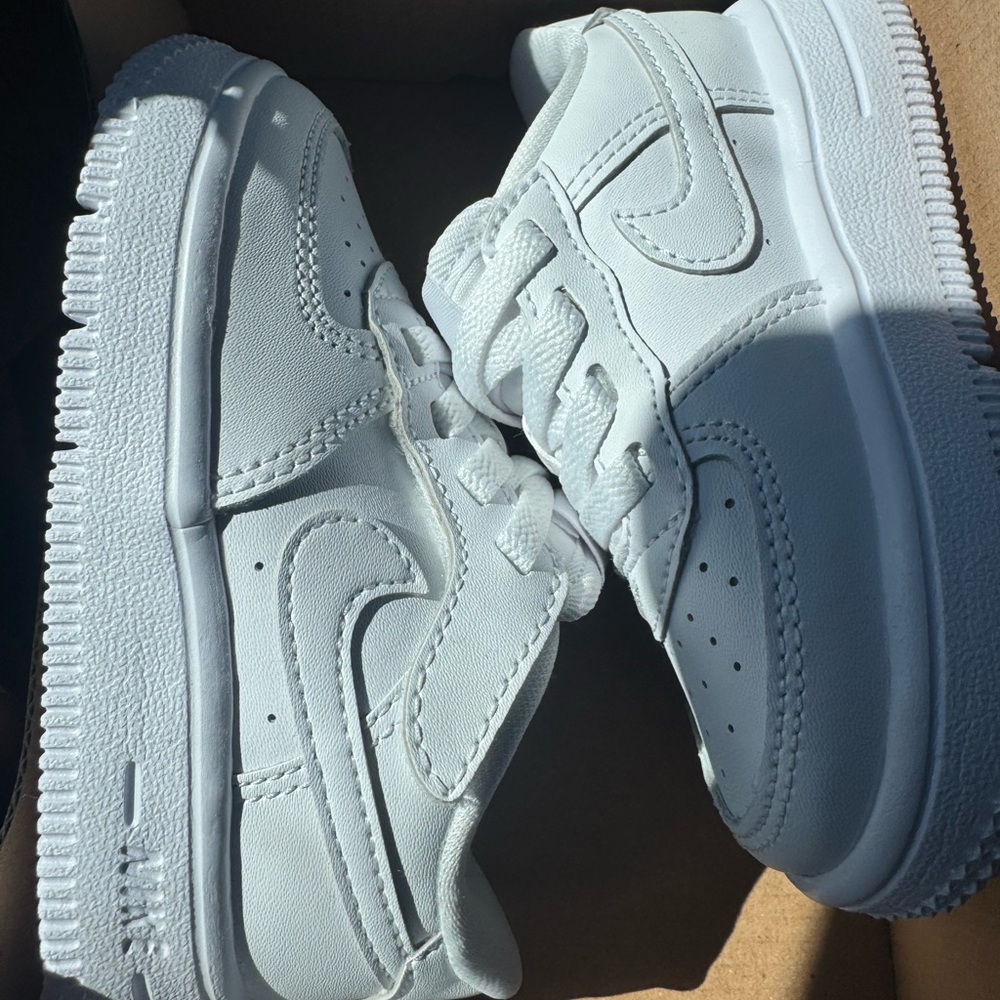 6c Toddler white Nikes…